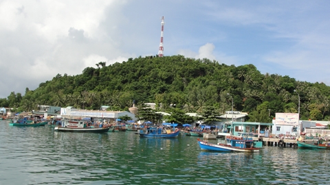 การลงทุนพัฒนาอำเภอเกาะฟู้ก๊วกคือพลังขับเคลื่อนที่มีส่วนร่วมพัฒนาเศรษฐกิจ-สังคมของท้องถิ่น